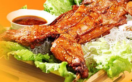 王妈烤兔爆料视频,视频曝光传统秘制烤兔制作过程